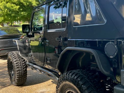 Used 2015 Jeep Wrangler Unlimited Rubicon image 5