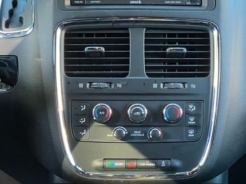 Used 2018 Dodge Grand Caravan SE image 12