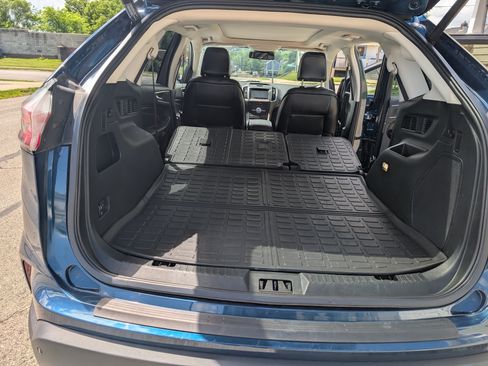 Used 2020 Ford Edge Titanium w/ Class II Trailer Tow Package AWD/4WD image 11