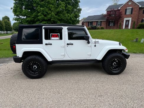 Used 2013 Jeep Wrangler Unlimited Sahara w/ Connectivity Group AWD/4WD image 4