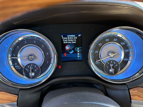 Used 2013 Chrysler 300 C RWD image 6