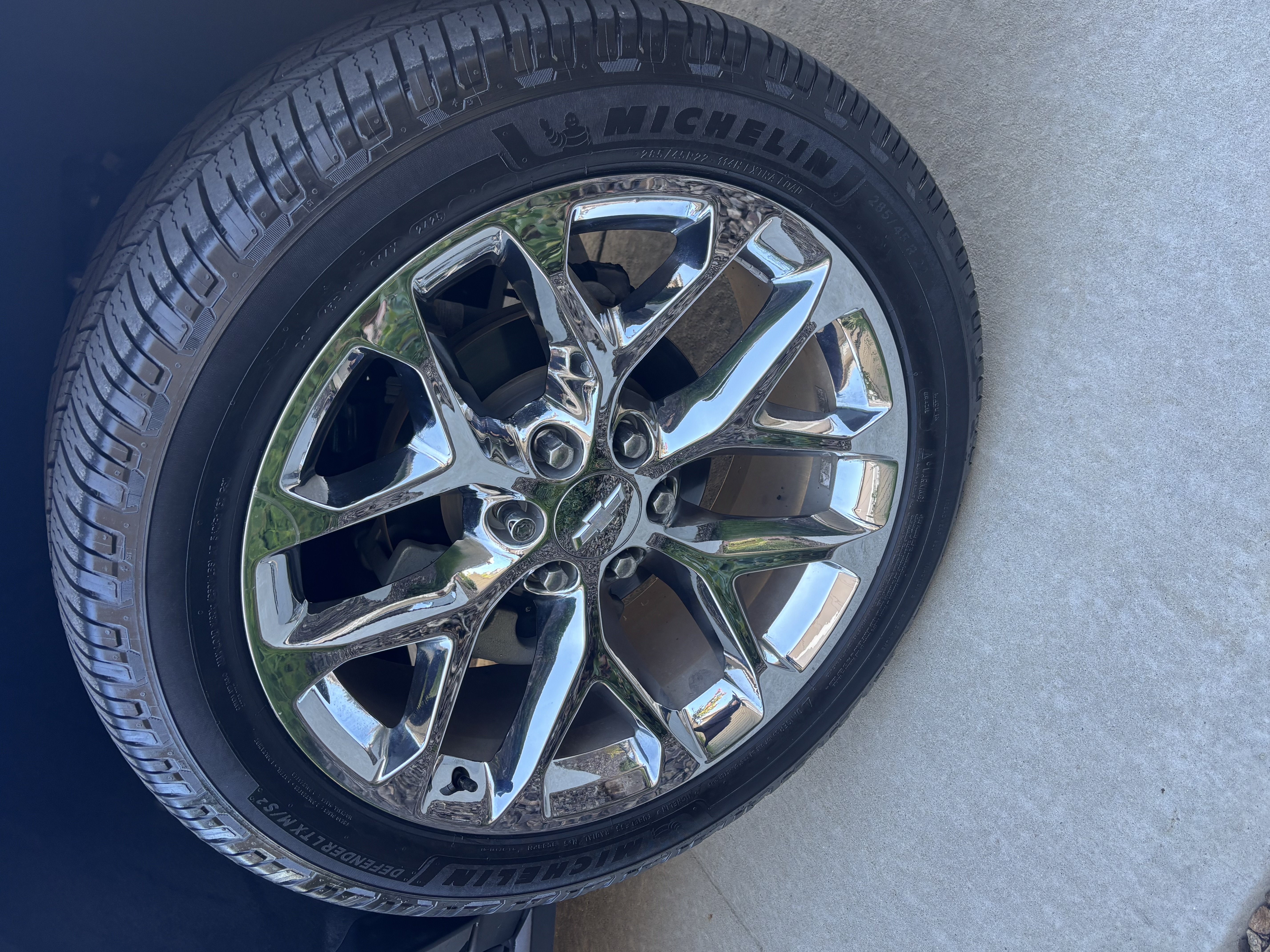 Used 2018 Chevrolet Suburban LT AWD/4WD image 4