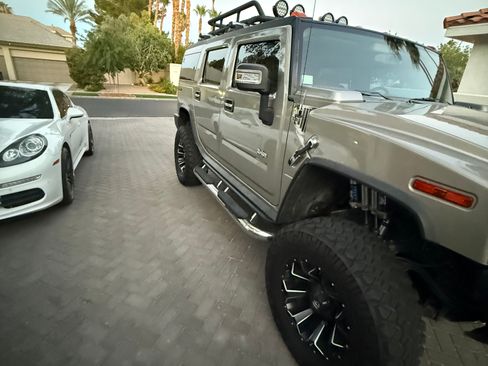 Used 2005 HUMMER H2 w/ Preferred Equipment Group AWD/4WD image 10