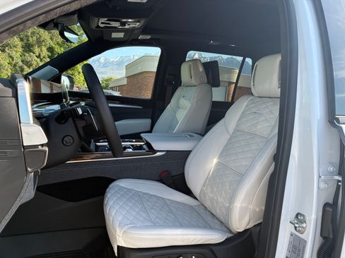 Used 2026 Cadillac Escalade Platinum Sport w/ LPO, ONYX Package AWD/4WD image 20