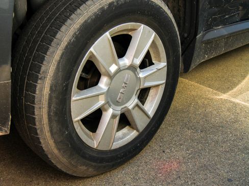 Used 2010 GMC Terrain SLE AWD/4WD image 16