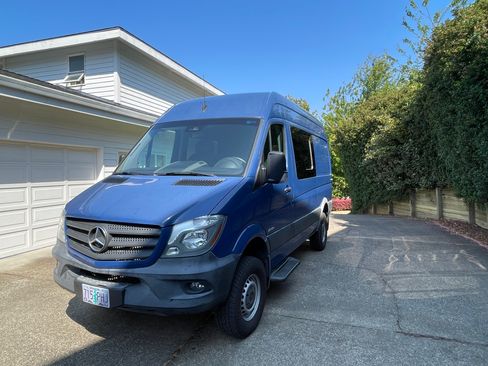 Used 2016 Mercedes-Benz Sprinter 2500 image 2