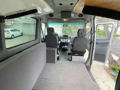 Used 2004 Dodge Sprinter 2500 w/ Cooling Group RWD image 8