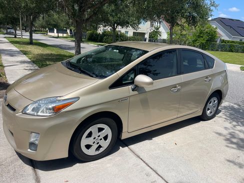 Used 2011 Toyota Prius Three w/ Navigation Pkg FWD image 2