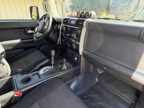 Used 2010 Toyota FJ Cruiser 4WD w/ Convenience Pkg image 18