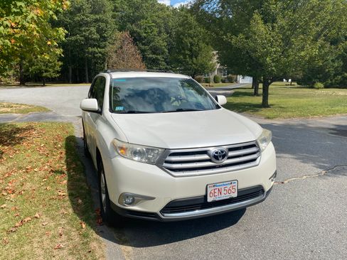 Used 2012 Toyota Highlander 4WD image 1