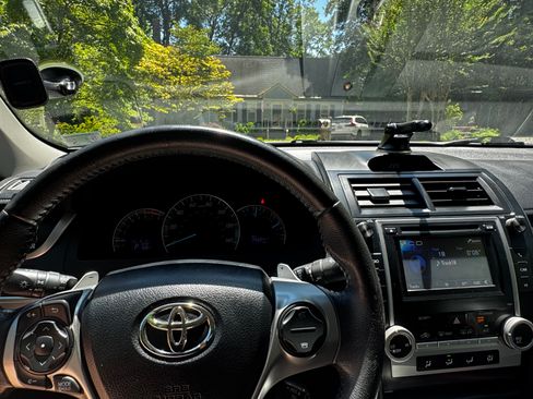 Used 2012 Toyota Camry SE FWD image 14