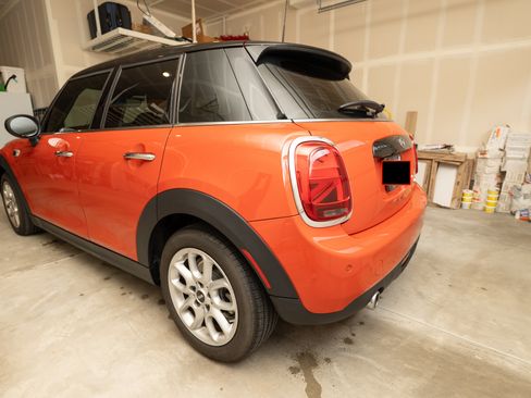 Used 2021 MINI Cooper 4-Door Hardtop w/ Storage Package FWD image 6