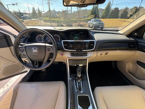 Used 2015 Honda Accord EX-L image 9