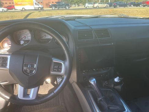 Used 2012 Dodge Challenger R/T image 2