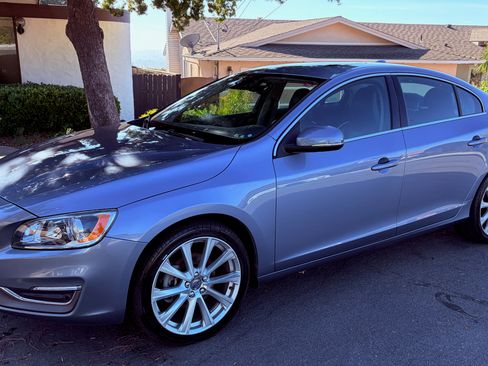 Used 2017 Volvo S60 T5 Inscription image 2