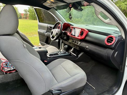 Used 2020 Toyota Tacoma SR RWD image 12
