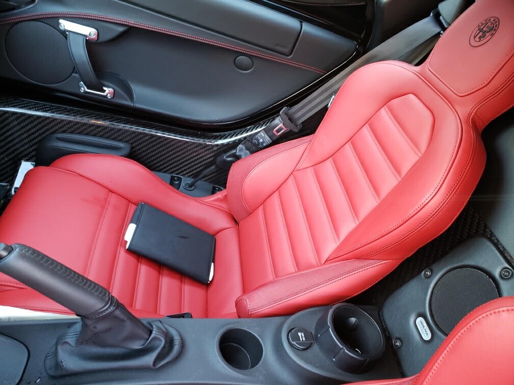 Used 2020 Alfa Romeo 4C Spider RWD image 8