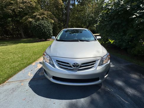 Used 2013 Toyota Corolla LE Special Edition image 4