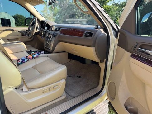 Used 2013 GMC Yukon XL SLT w/ Regional Value Package image 12