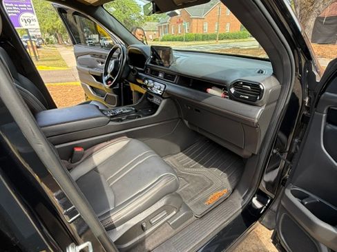 Used 2023 Honda Pilot TrailSport image 13