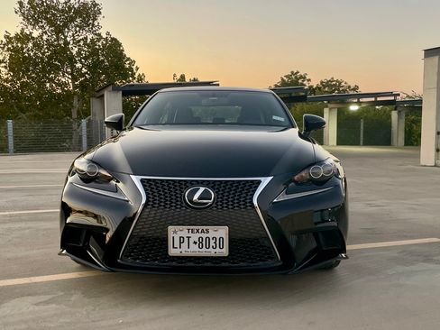 Used 2016 Lexus IS 200t w/ F Sport Package RWD image 2