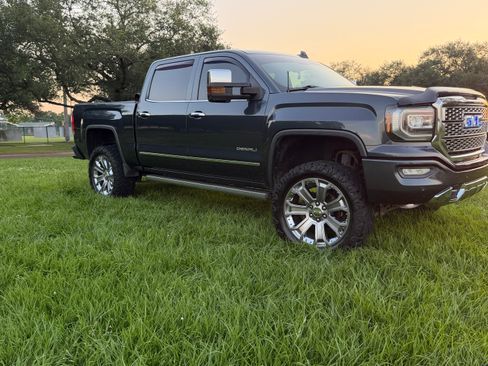 Used 2017 GMC Sierra 1500 Denali w/ Denali Ultimate Package AWD/4WD image 2