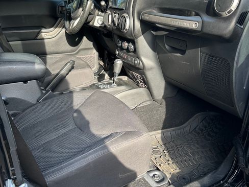 Used 2017 Jeep Wrangler Unlimited Sport image 6