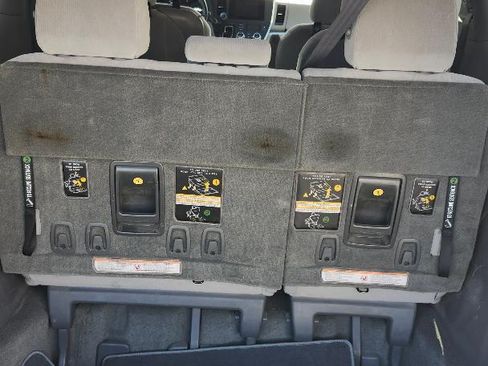 Used 2015 Toyota Sienna LE image 22