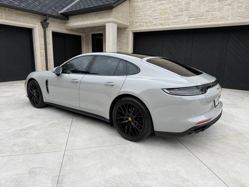 Used 2023 Porsche Panamera 4 Platinum Edition image 5