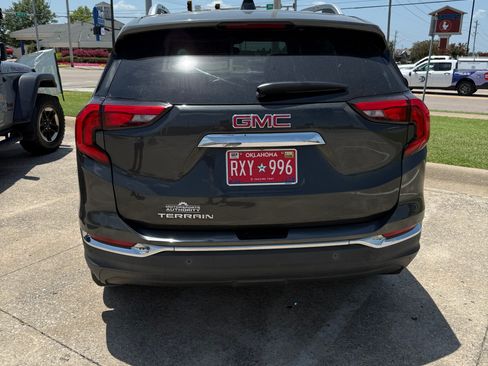Used 2018 GMC Terrain SLT w/ Preferred Package FWD image 4