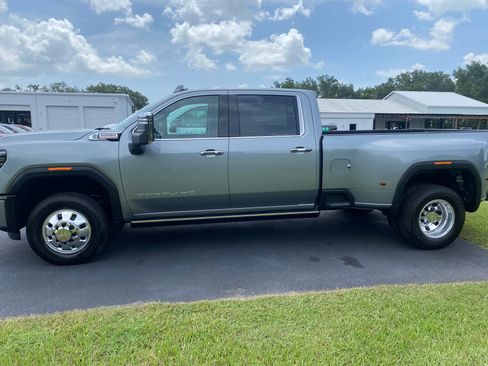 Used 2024 GMC Sierra 3500 Denali w/ Denali Reserve Package AWD/4WD image 4