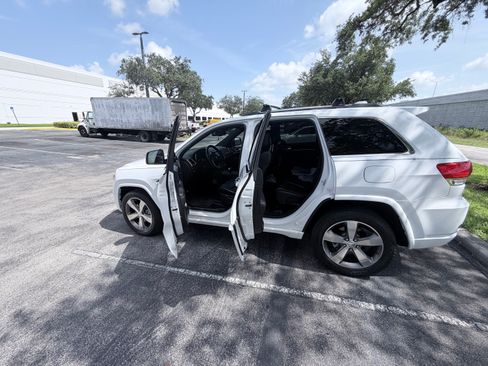 Used 2015 Jeep Grand Cherokee Overland AWD/4WD image 11