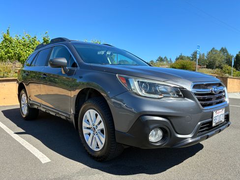 Used 2018 Subaru Outback 2.5i Premium AWD/4WD image 1