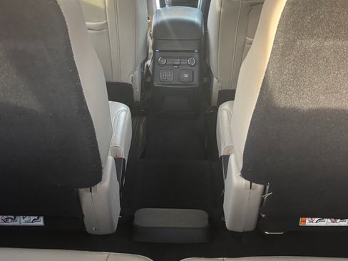 Used 2018 Ford Explorer Limited w/ Equipment Group 301A FWD image 23