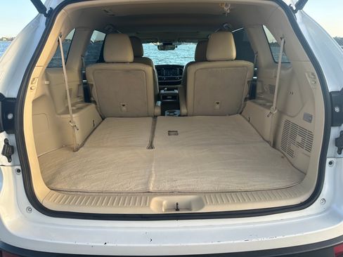 Used 2019 Toyota Highlander XLE FWD image 14