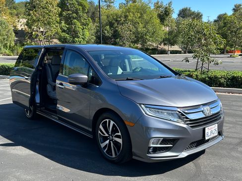 Used 2019 Honda Odyssey Elite image 4