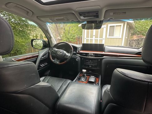 Used 2017 Lexus LX 570 4WD image 13