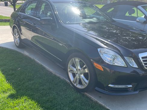 Used 2012 Mercedes-Benz E 350 4MATIC Sedan image 2