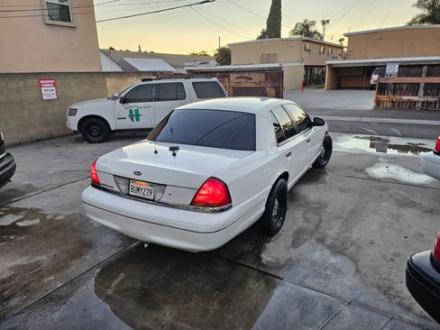 Used 2003 Ford Crown Victoria LX image 8