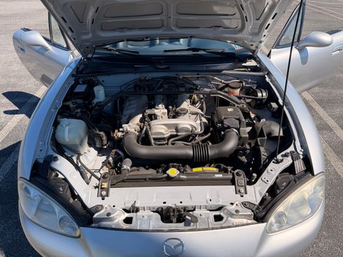 Used 2003 MAZDA MX-5 Miata LS RWD image 17