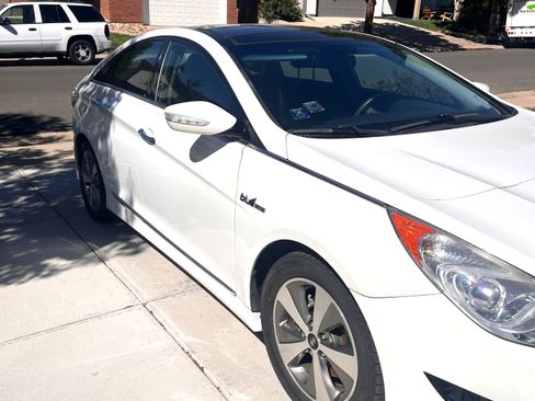 Used 2012 Hyundai Sonata Hybrid w/ Ultimate Pkg FWD image 14