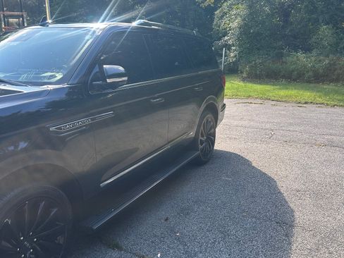 Used 2021 Lincoln Navigator Reserve w/ Equipment Group 208A AWD/4WD image 2