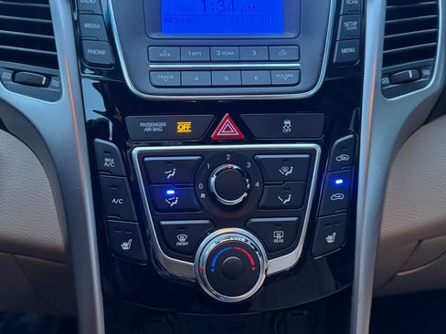 Used 2013 Hyundai Elantra GT w/ Touch & Go Pkg image 12