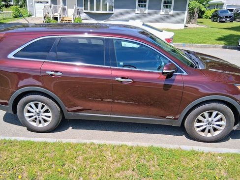Used 2019 Kia Sorento AWD V6 image 2