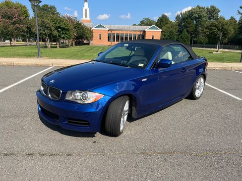 Used 2011 BMW 135i Convertible image 2
