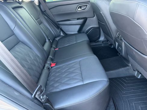 Used 2024 Nissan Rogue Platinum FWD image 11
