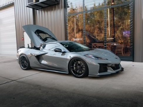 Used 2025 Chevrolet Corvette Z06 w/ Stealth Interior Trim Package RWD image 8