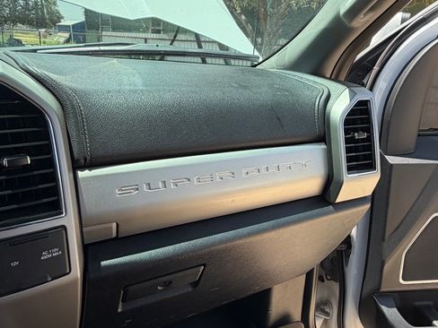 Used 2020 Ford F350 Lariat w/ Lariat Ultimate Package AWD/4WD image 15