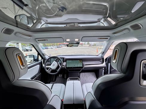 Used 2023 Rivian R1S Adventure AWD/4WD image 12