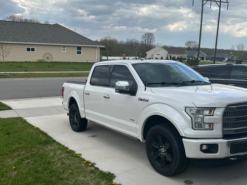 Used 2015 Ford F150 Platinum w/ Equipment Group 701A Luxury AWD/4WD image 2
